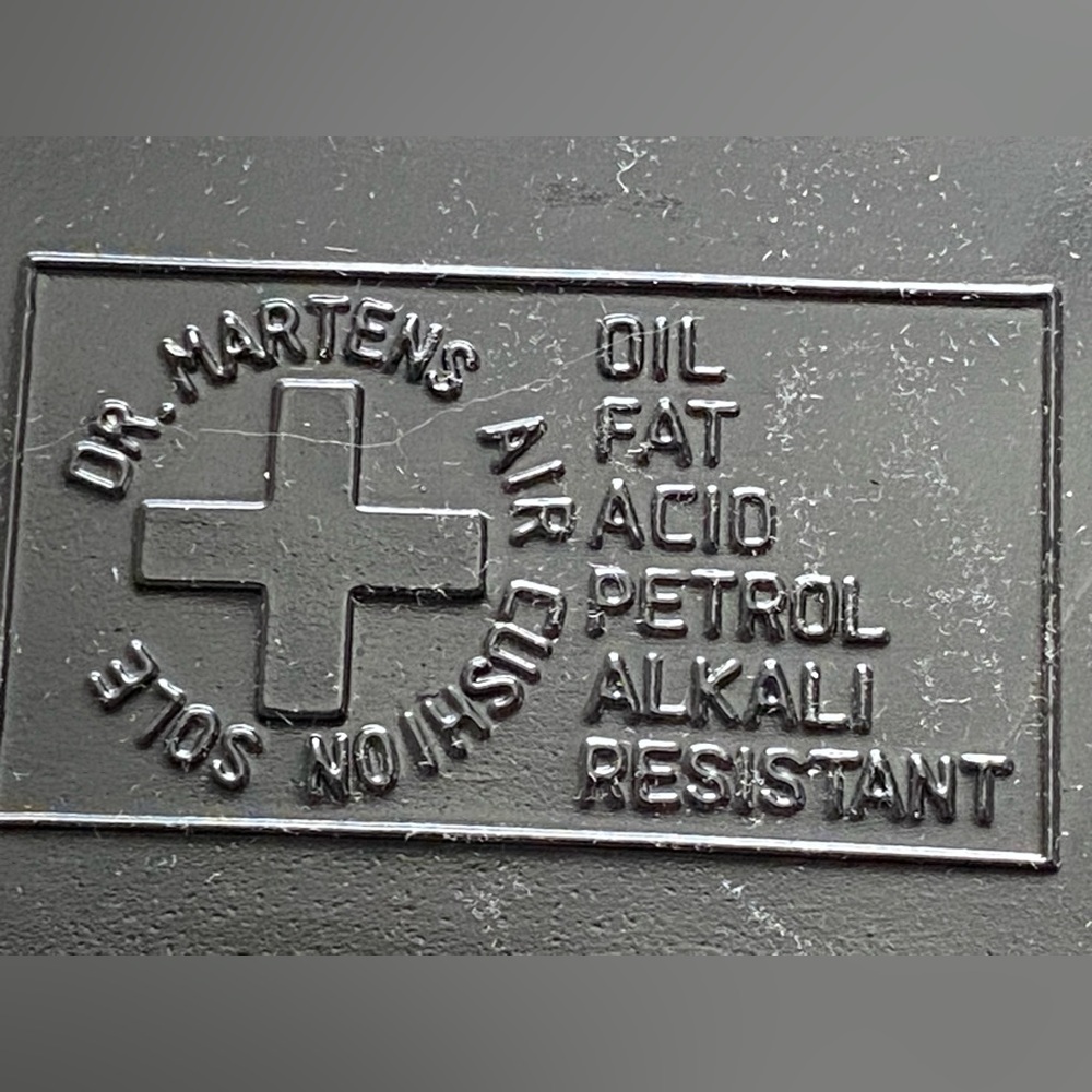 Dr. Martens Unisex 2976 Chelsea Boot - Picture 10 of 11